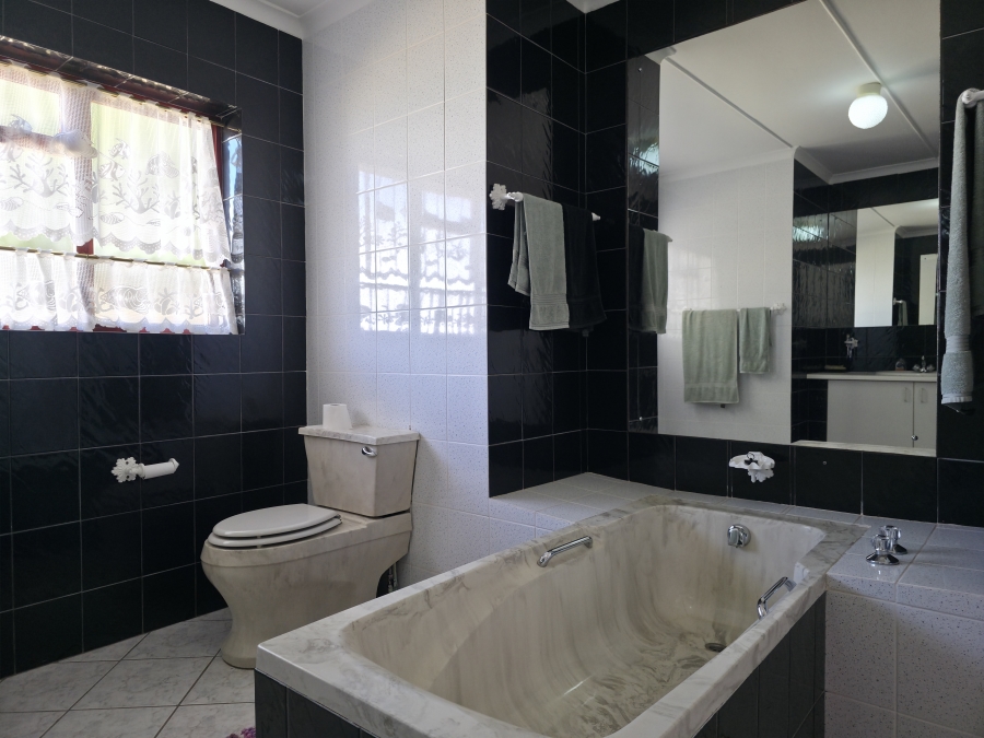 9 Bedroom Property for Sale in Noorsekloof Eastern Cape